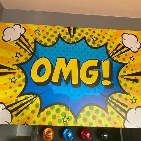 Pop Art Pad Heart Of Old Town With Parking! Apartment Hastings Ngoại thất bức ảnh