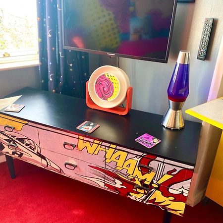 Pop Art Pad Heart Of Old Town With Parking! Apartment Hastings Ngoại thất bức ảnh