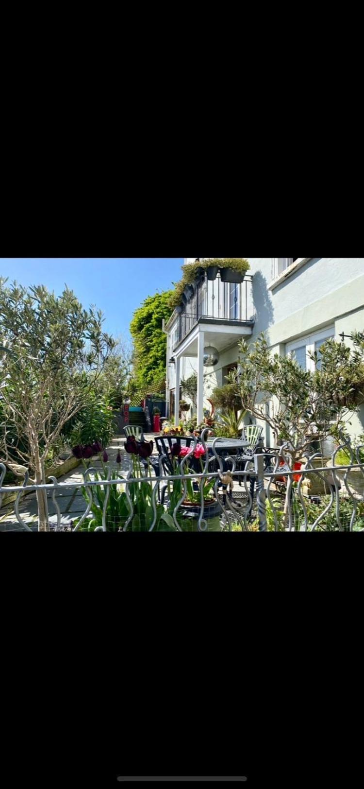Pop Art Pad Heart Of Old Town With Parking! Apartment Hastings Ngoại thất bức ảnh